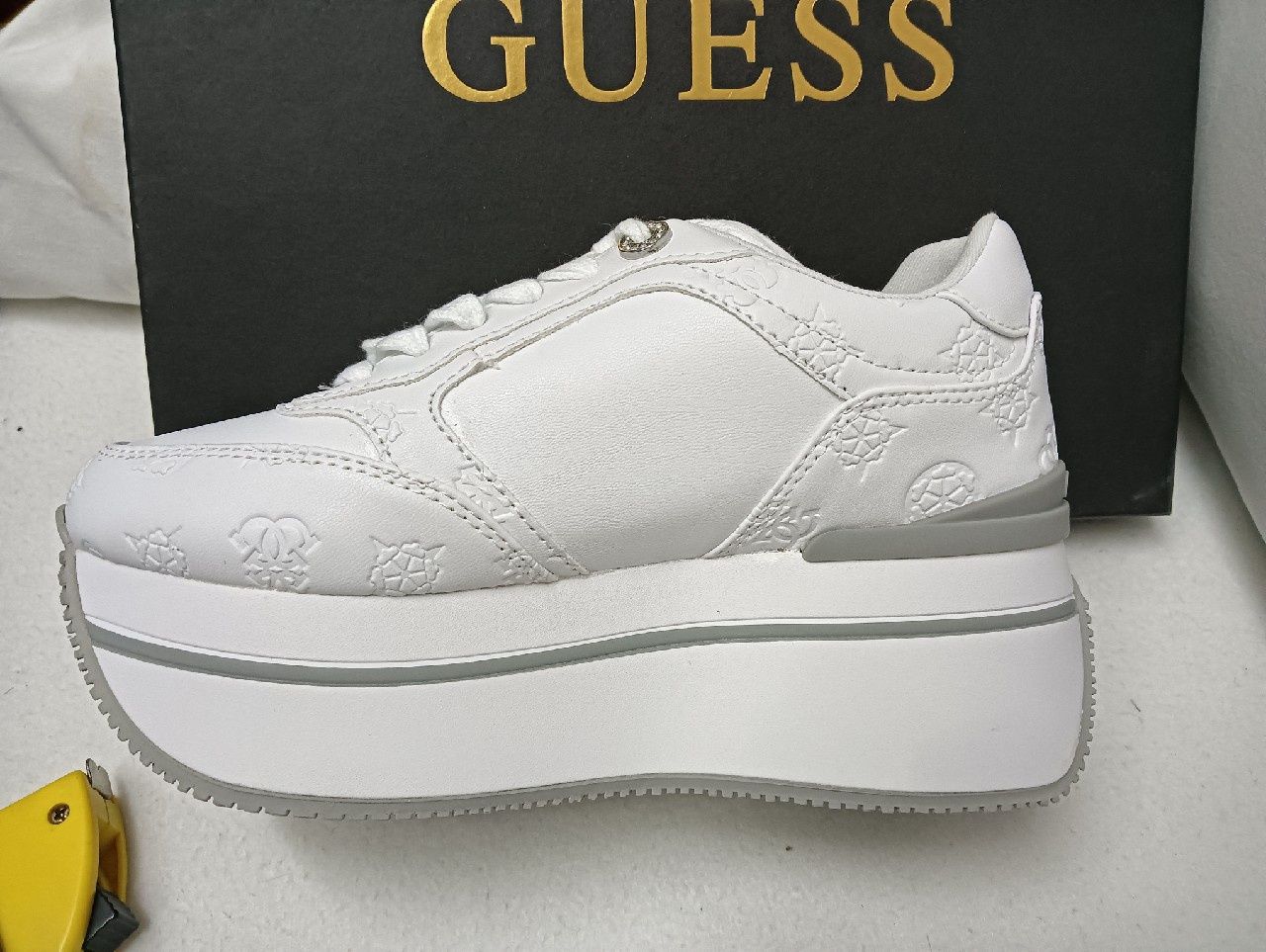 Buty sneakersy Guess 35