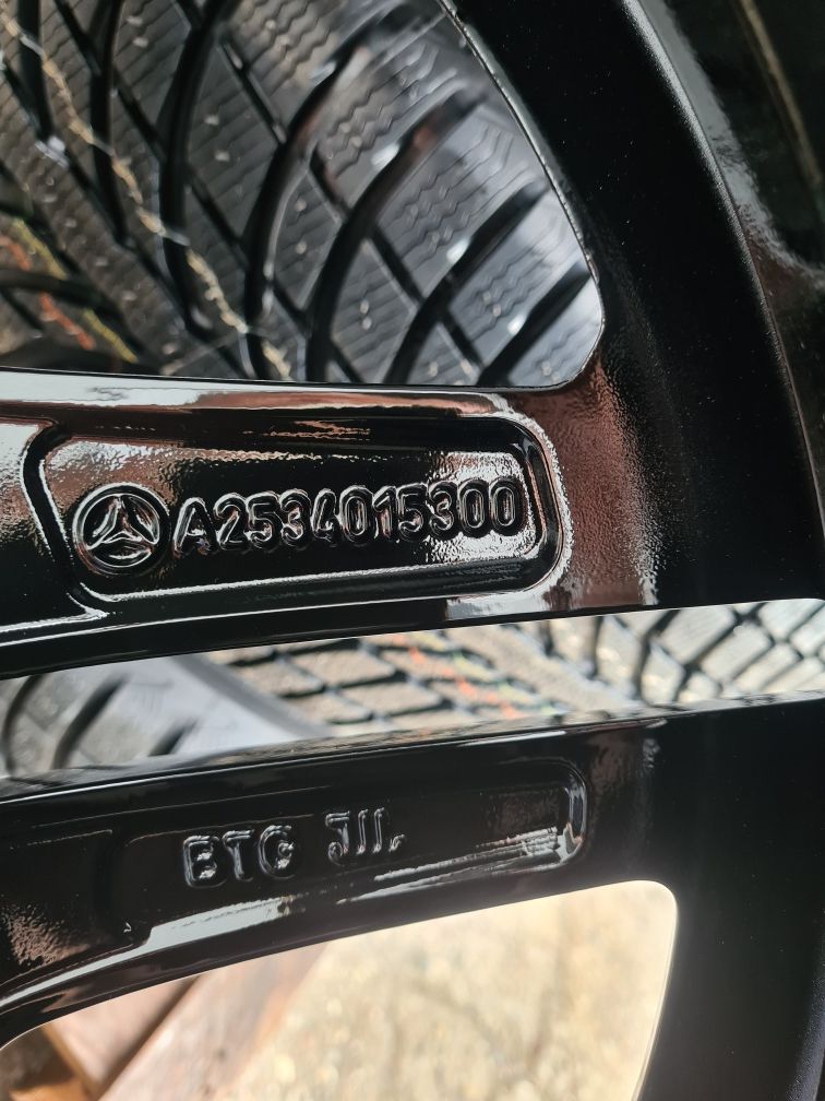 Komplet nowe oryginał koła zimowe Mercedes glc amg 235/55/19 michelin