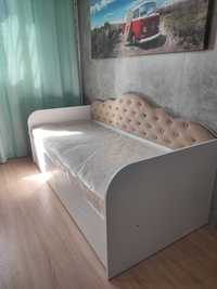 Кровать с матрасом новые в собранном виде