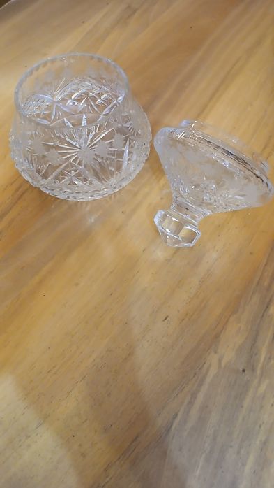 Sprzedam bombonierę z kryształu z PRLu