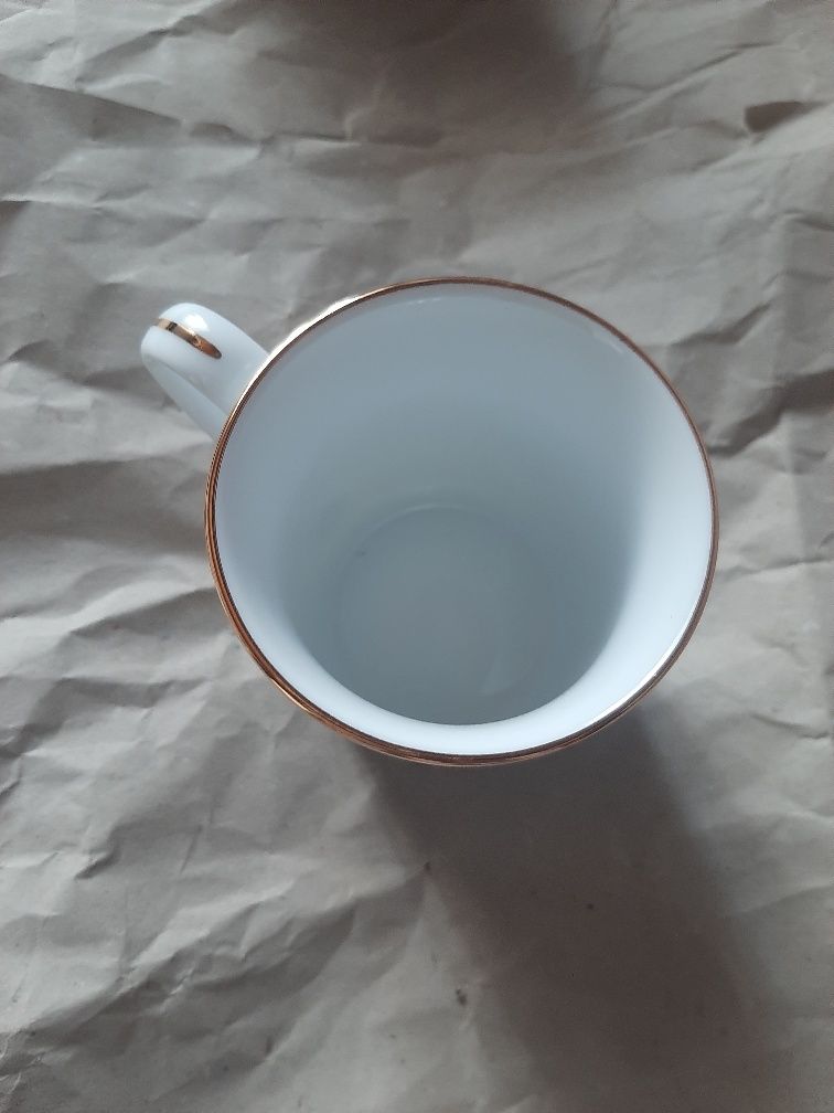 Kubek porcelanowy basilur ze złotymi zdobieniami