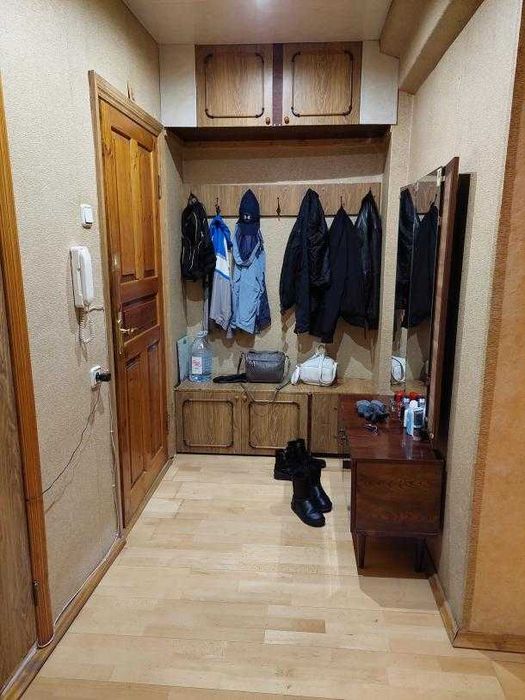Продам 1 комнатную ХТЗ . Месторасположение очень хорошее