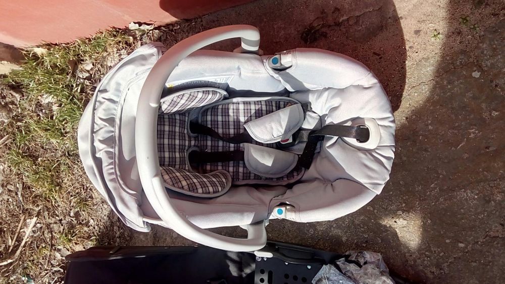 Коляска 3в1: люлька, сидячий блок и автокресло.