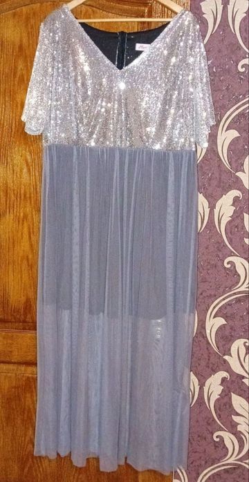 Продам нарядное женское платье 62 размер!