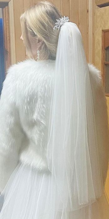 Welon ślubny biały z grzebieniem wczepianym