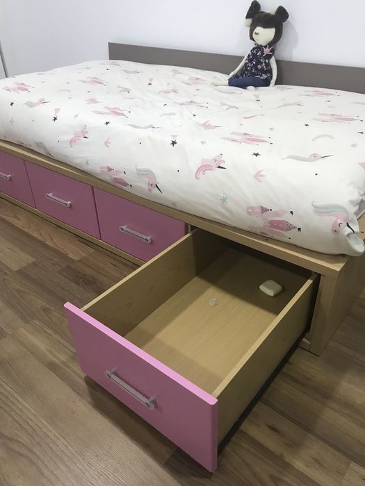 Cama lacada a rosa