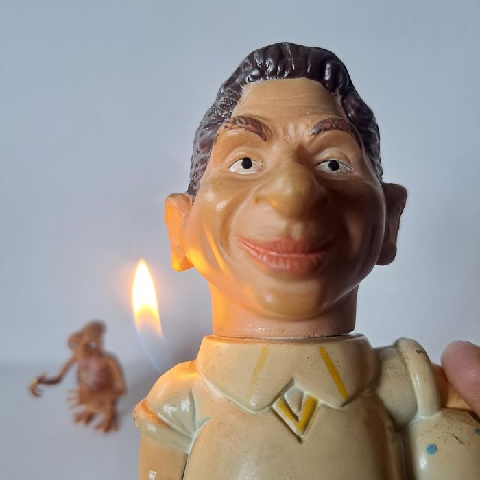 Isqueiro de mesa - jogador de futebol