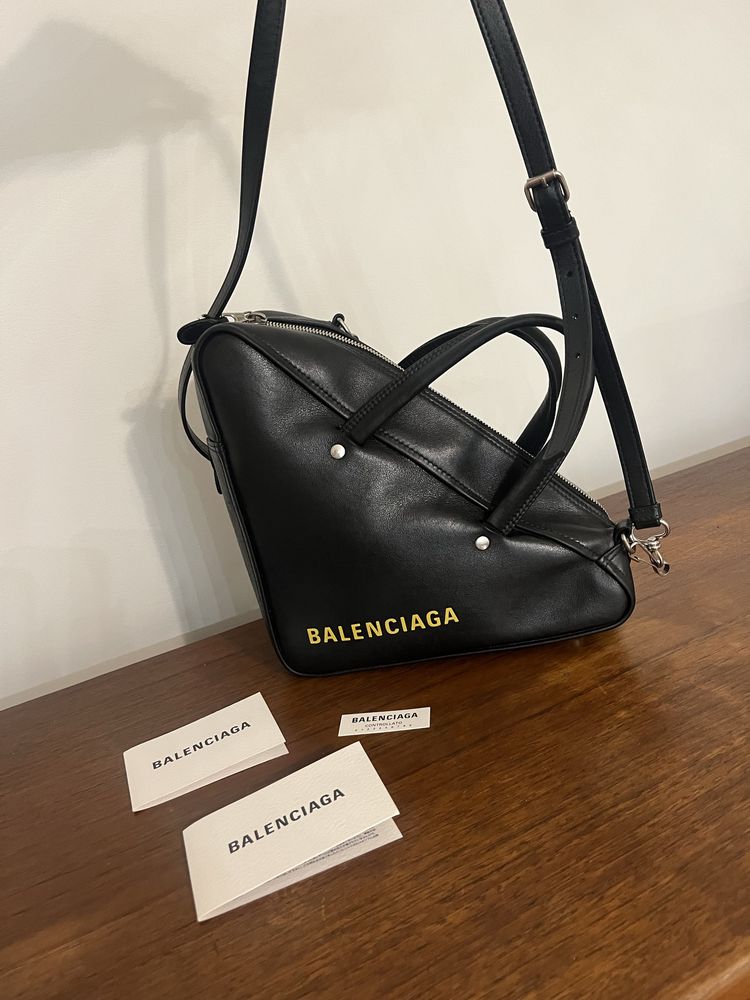 Balenciaga Triangle crossbody bag trójkątna czarna skórzana torebka