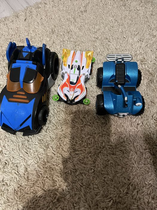 Машинки дитячі рвзні