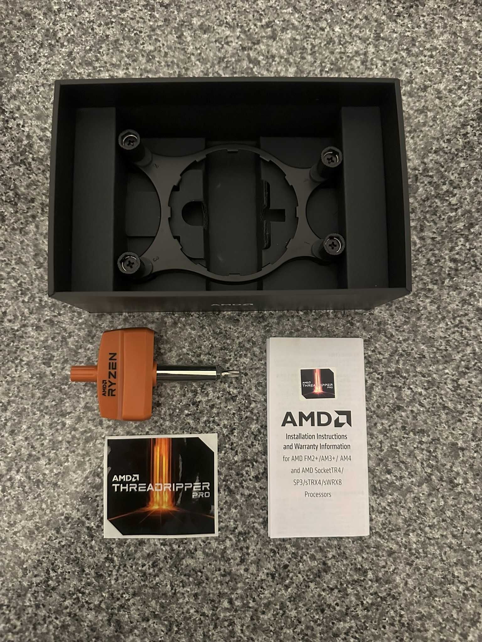 AMD Ryzen Threadripper 5975WX 32-Core 4.5GHz + Cooler (2 restantes)
