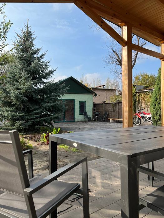 Довгострокова оренда будинку на Правому березі