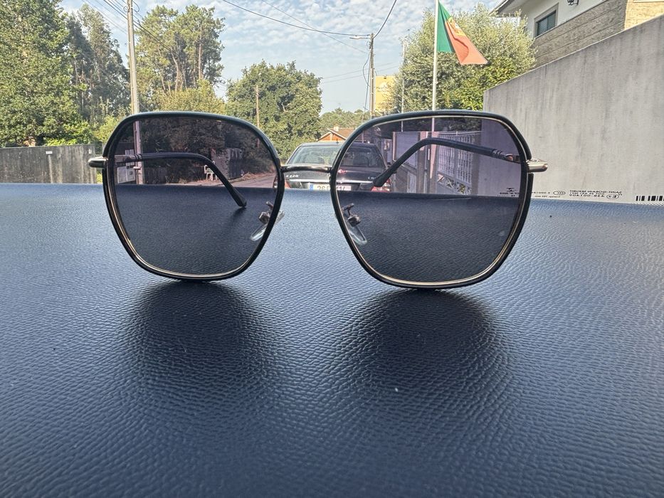 Oculos de sol pretos