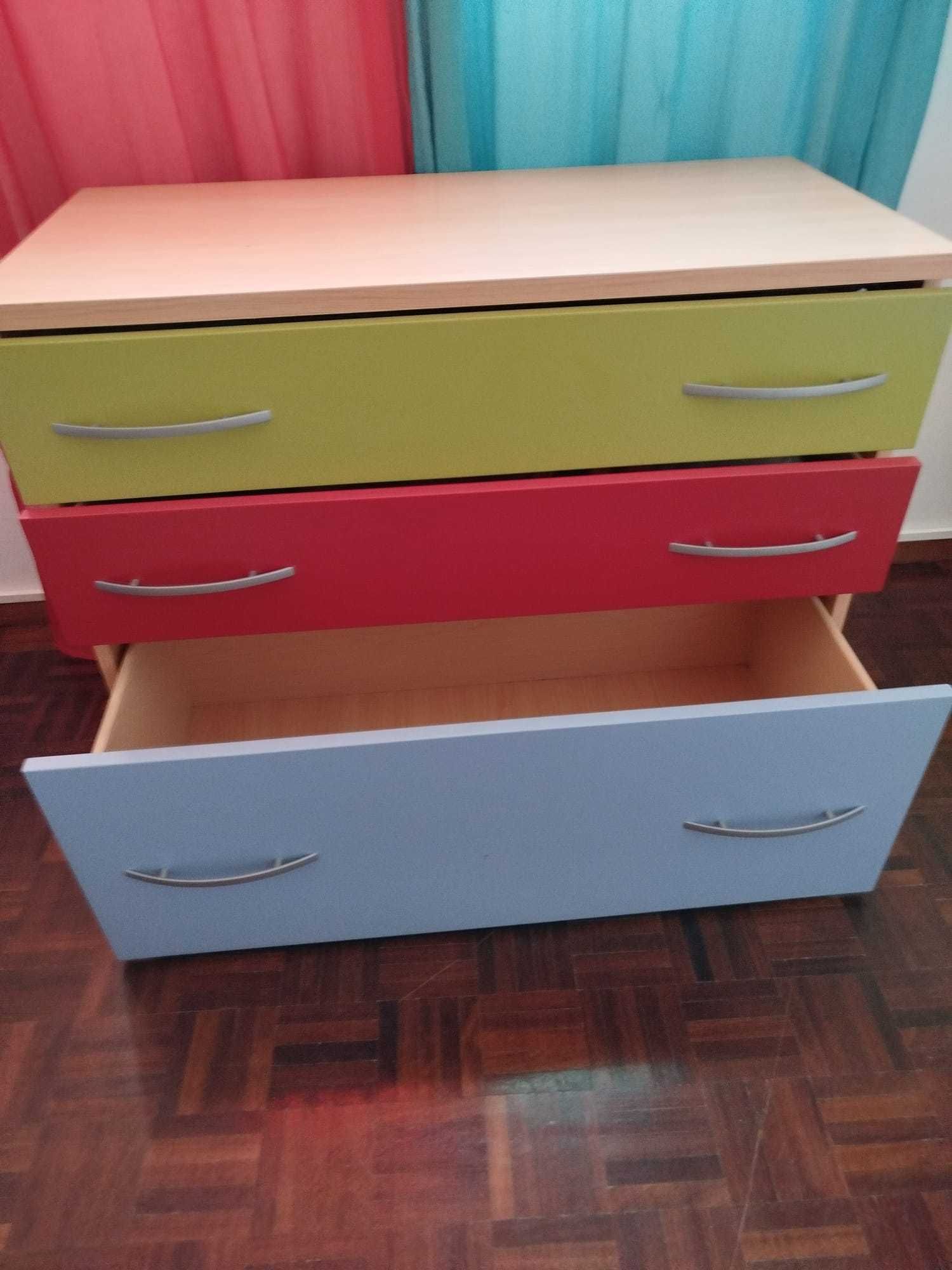 Quarto de criança praticamente novo