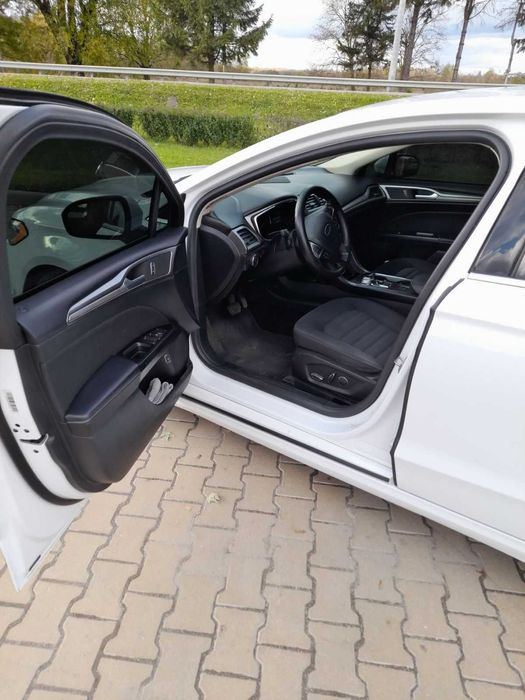 Ford Fusion Hybrid 2017