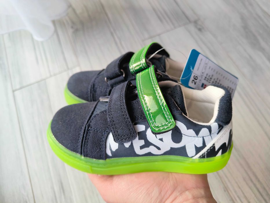 Adidasy chłopięce nowe 26