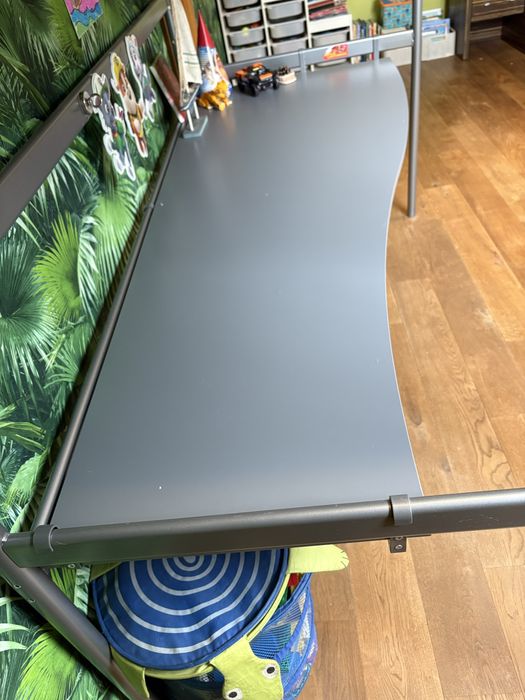 Lozko z antresola z nakladka biurka - Ikea