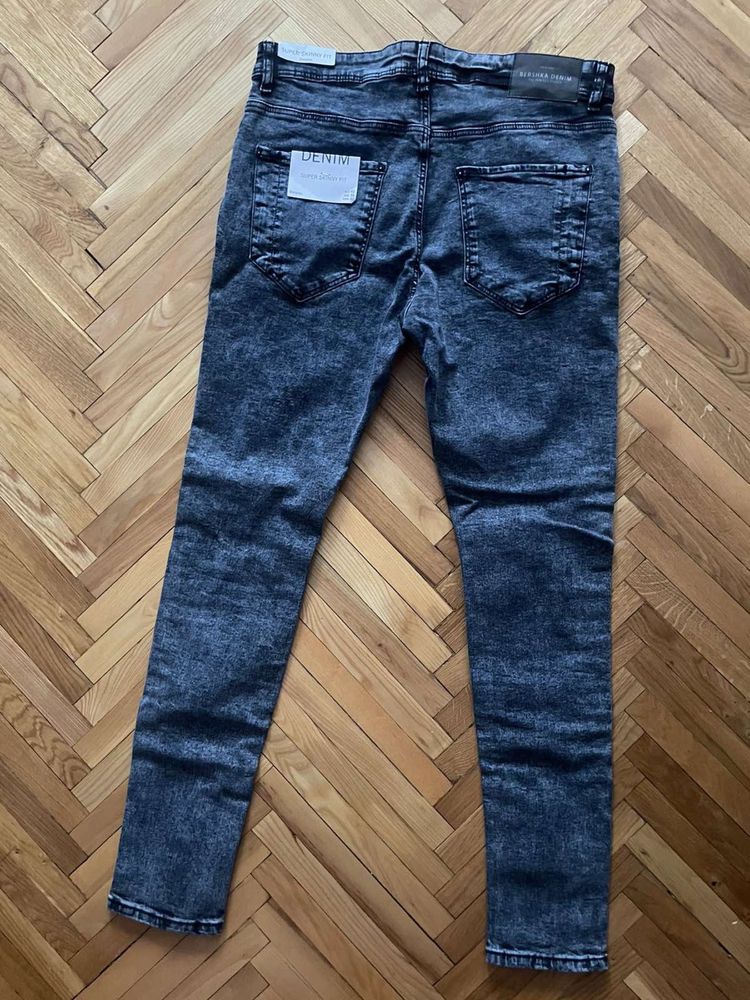 Джинси Bershka розмір 32
