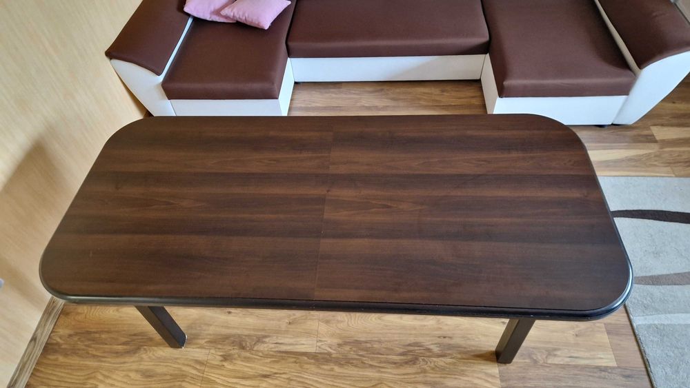 Duży stół ciemny brąz i 8 tapicerowanych krzeseł