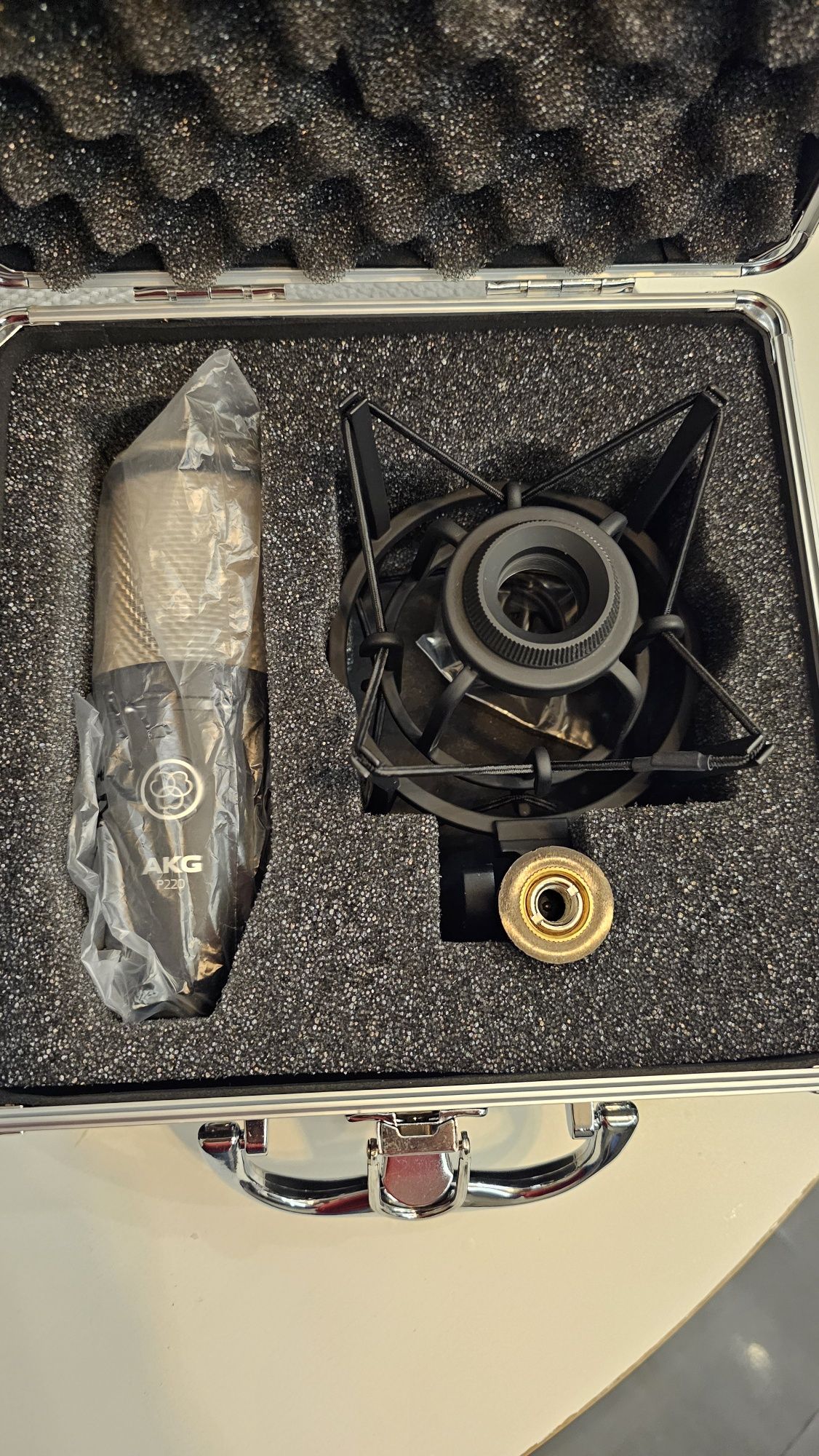 Nowy mikrofon AKG P220