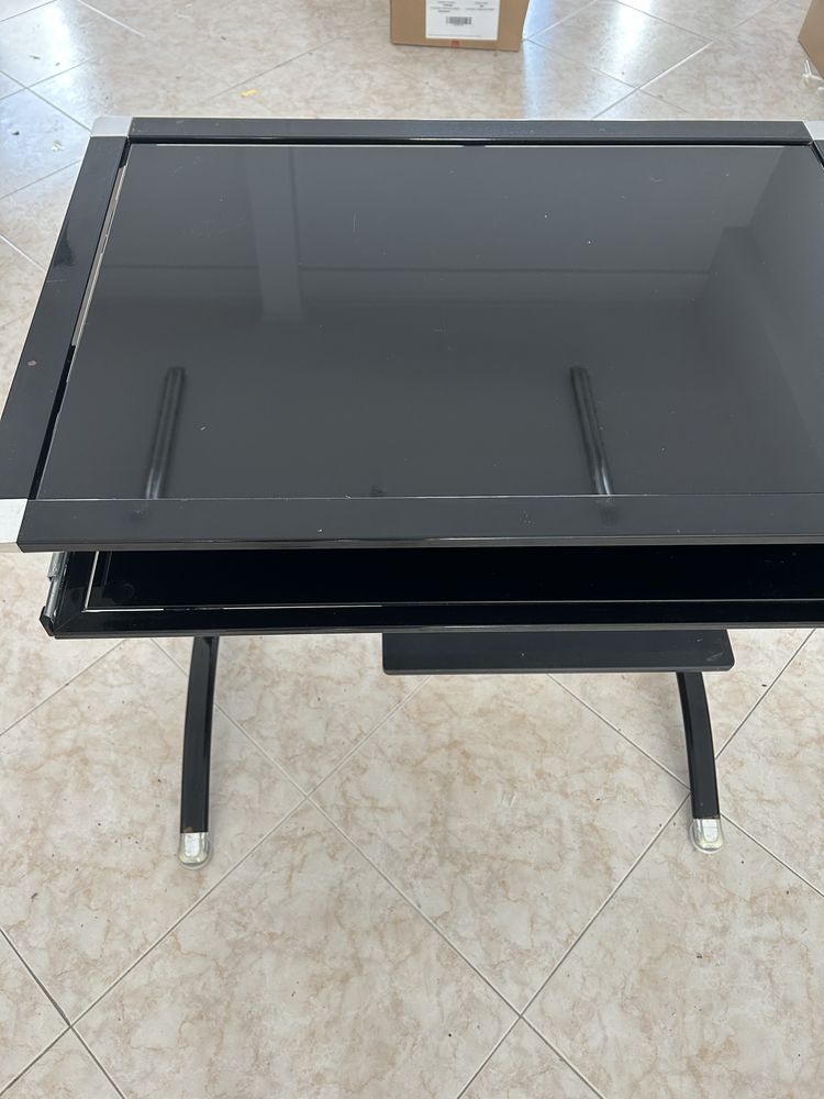 Mesa de secretaria em vidro