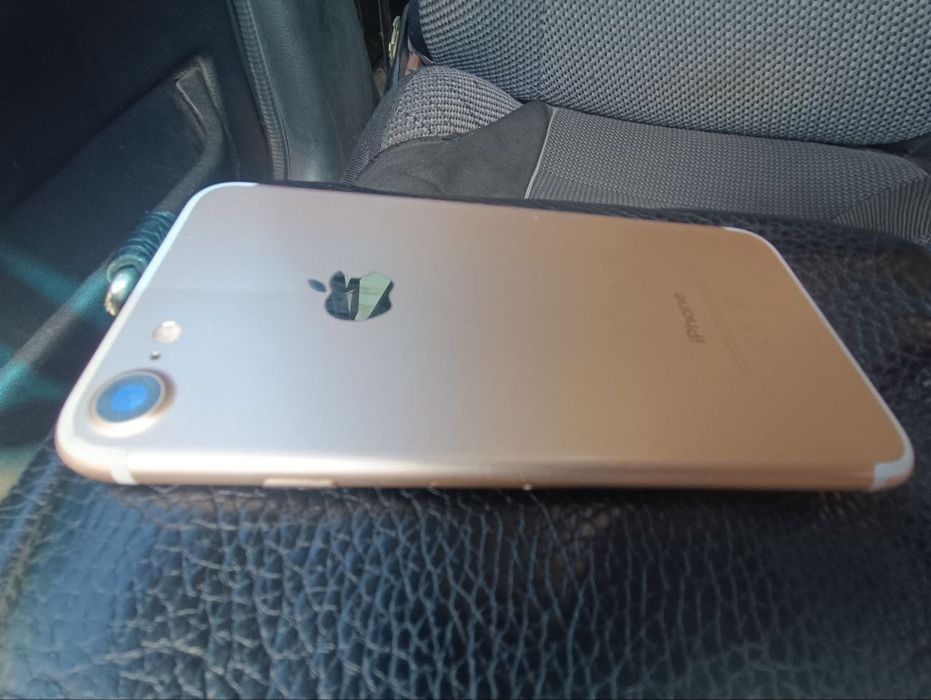 Власний iphone 7  з коробкою