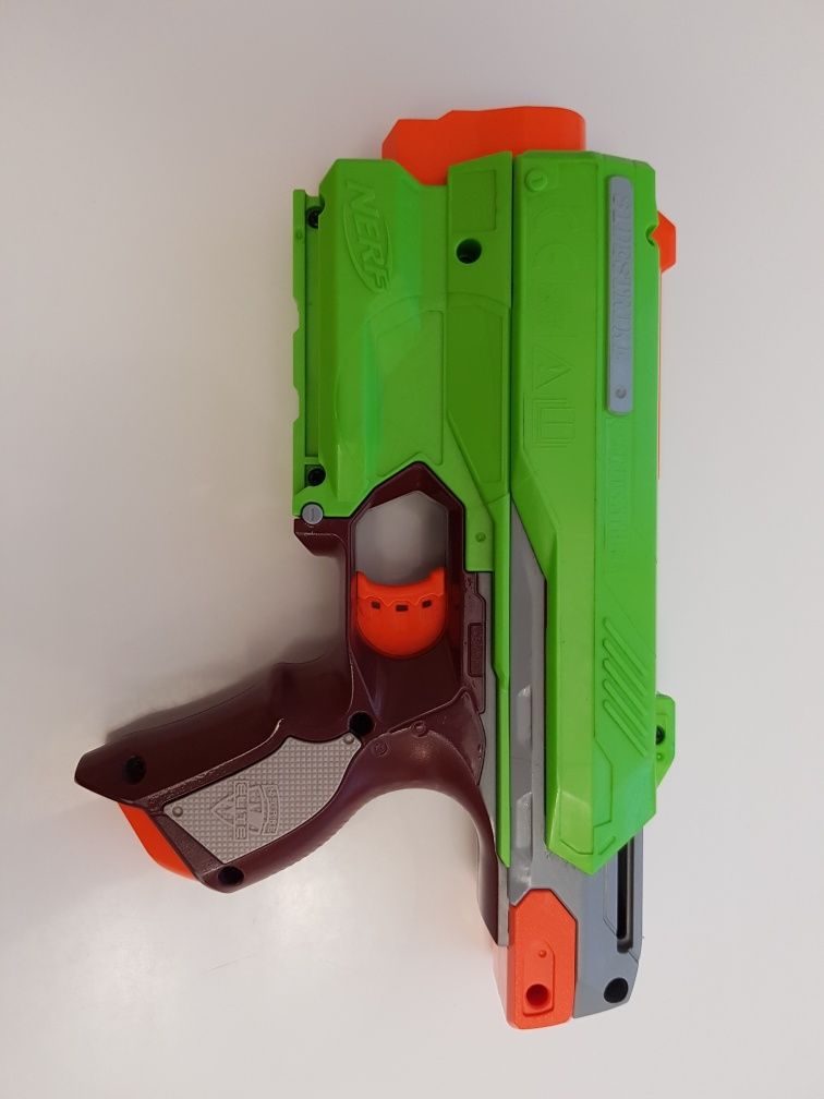 Pistolet Nerf z kaburą