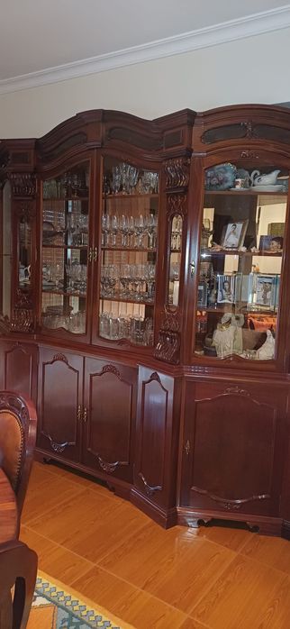 Móvel de sala em madeira maciça