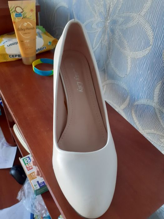Продам весільні туфлі