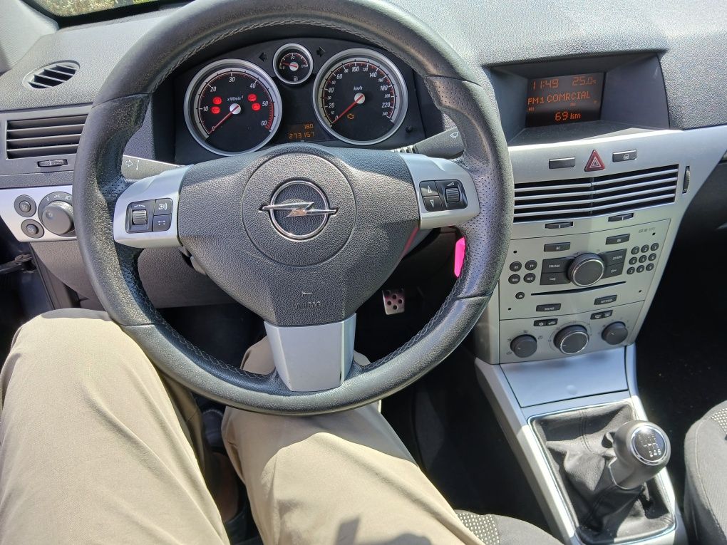 Opel Astra  CDTI 2007
 cx. 6 velocidades 
Original em excelente estado