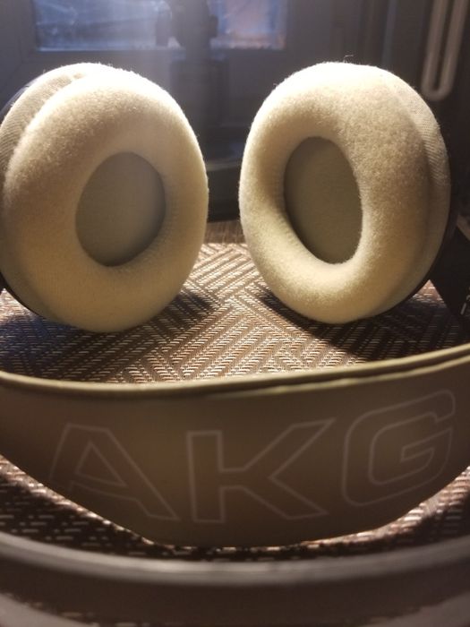 Продам новые безпроводные наушники AKG.- 912.