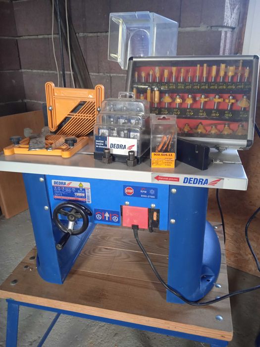 Frezarka stołowa dolnowrzecionowa