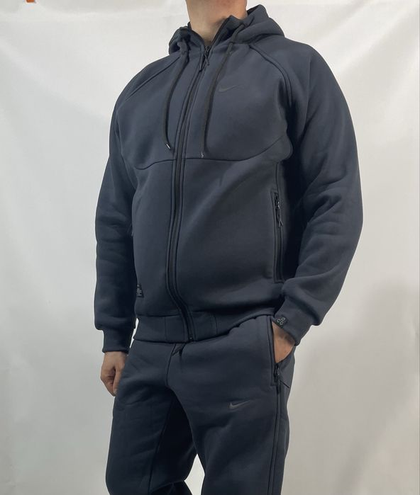 Мужской спортивный костюм на флисе в цвете графит