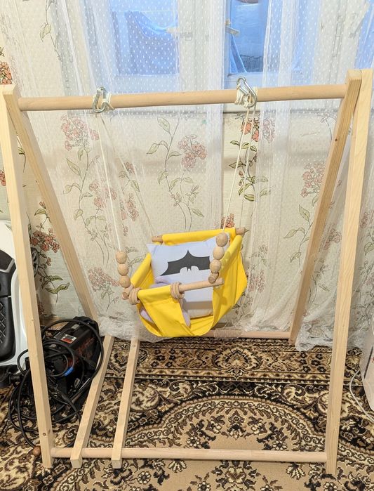 Гойдалка,качеля з стійкою дитяча