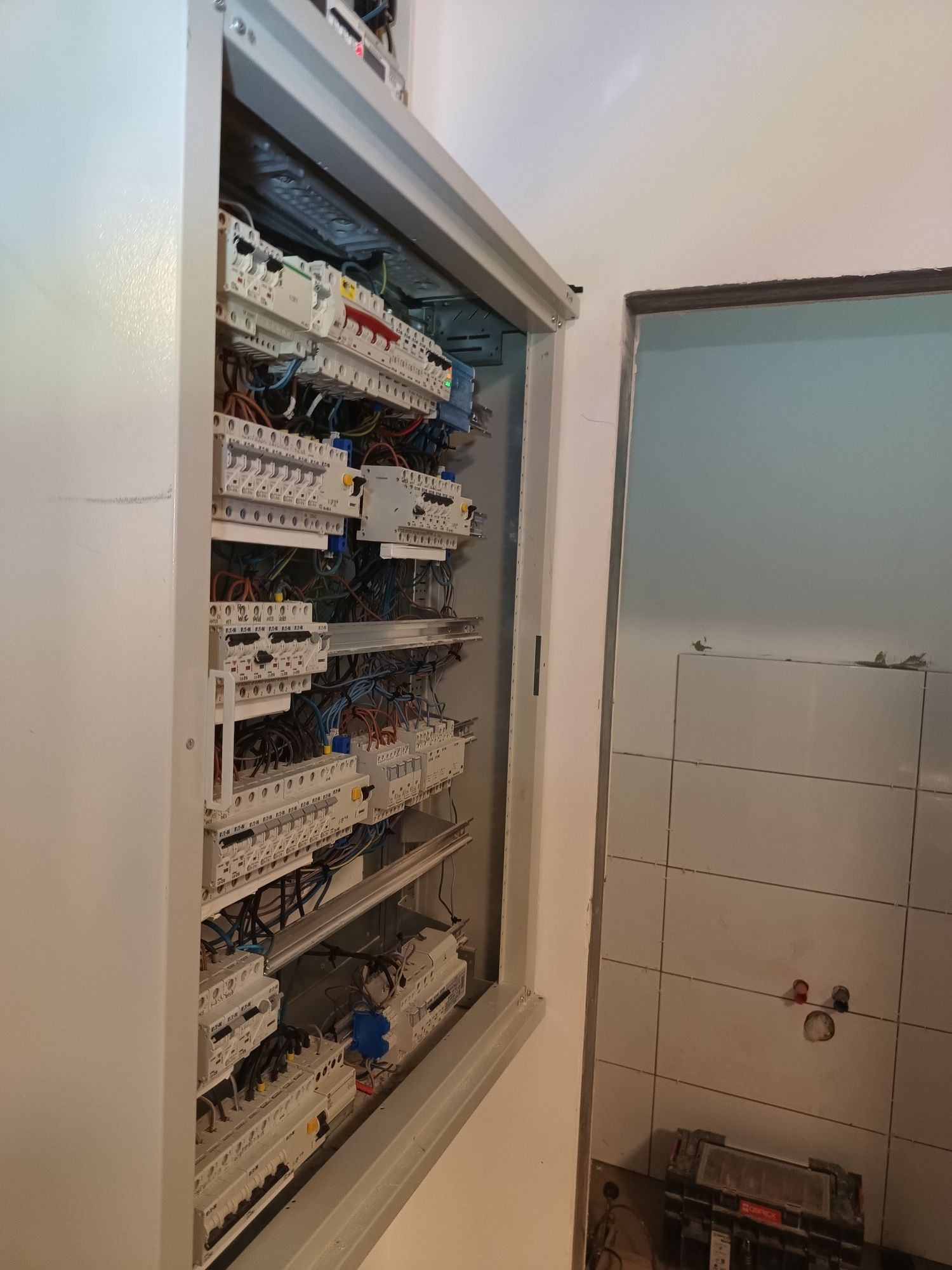 ELEKTRYK 24h,Usługi,Pomiary elektryczne,Alarm,Domofon,Kamery