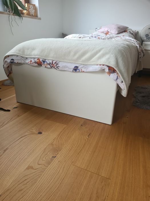 Łóżko z pojemnikiem