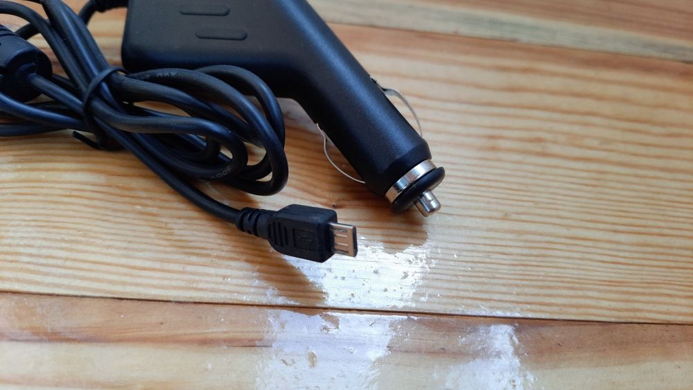 Зарядное устройство в машину