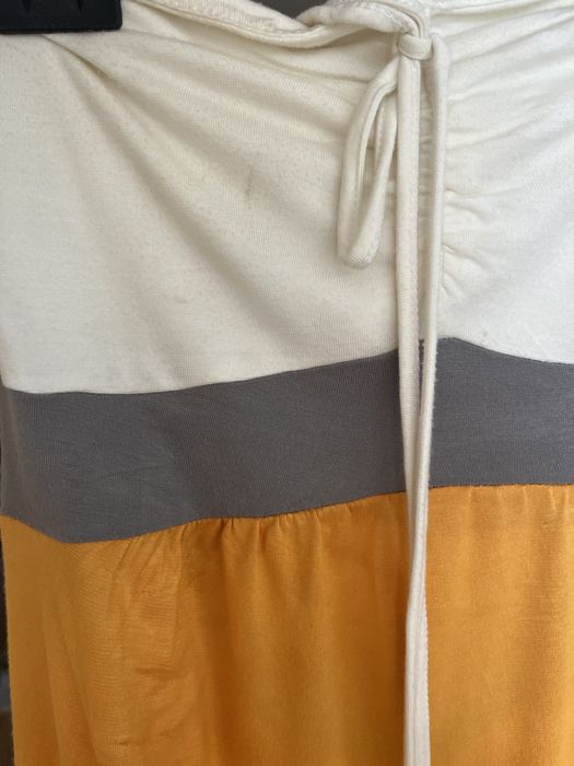 Sukienka letnia z odkrytymi plecami pomarańczowo szaro kremowa