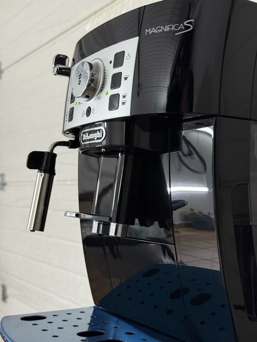 Кавоварка кавомашина Delonghi Magnifica S 2022 рік (Делонгі, Делонжі)