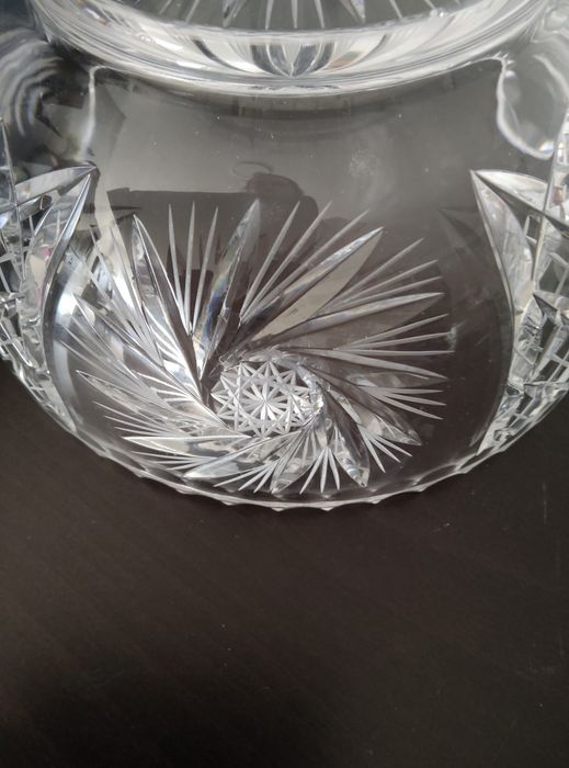 Taça antiga de cristal da Boémia, nova