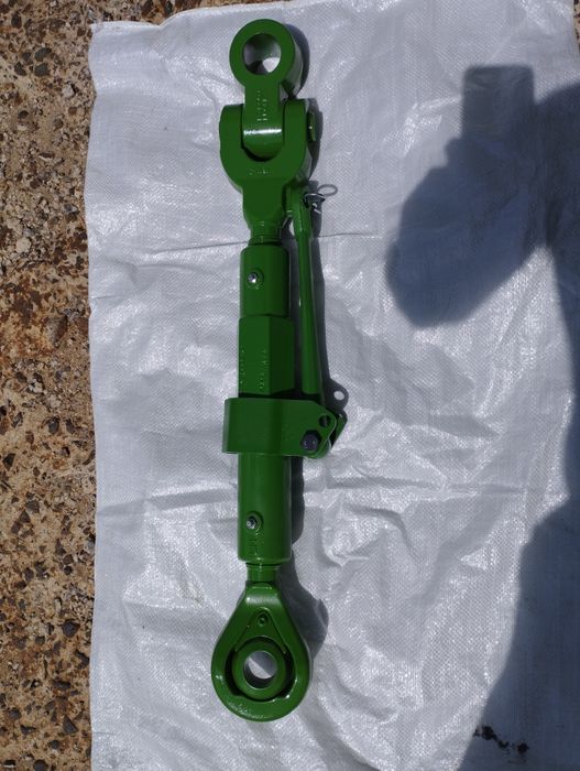 Центральні гвинти навіски трактора John Deere (Джон Дир).