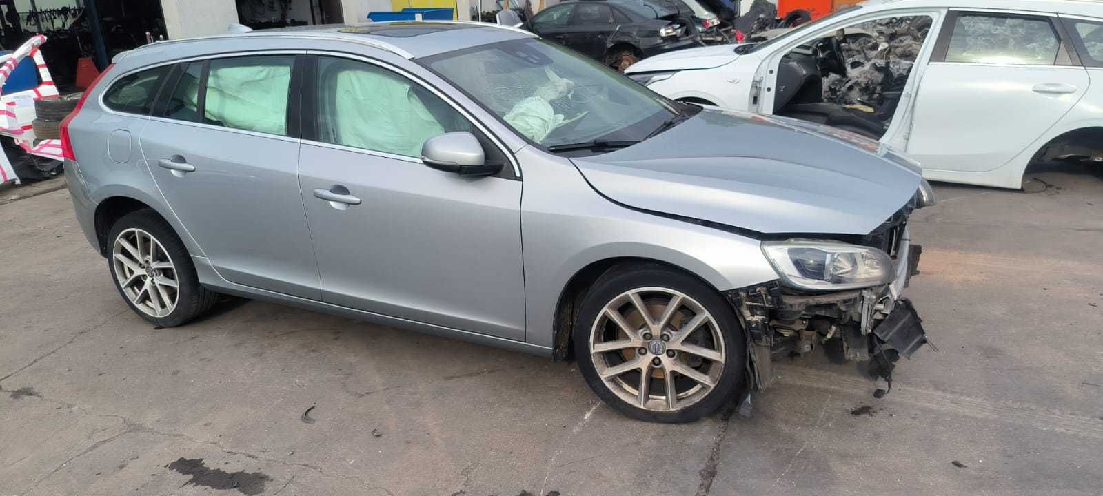 VOLVO V60 II cały na części klapa zderzak drzwi błotnik lampa silnik