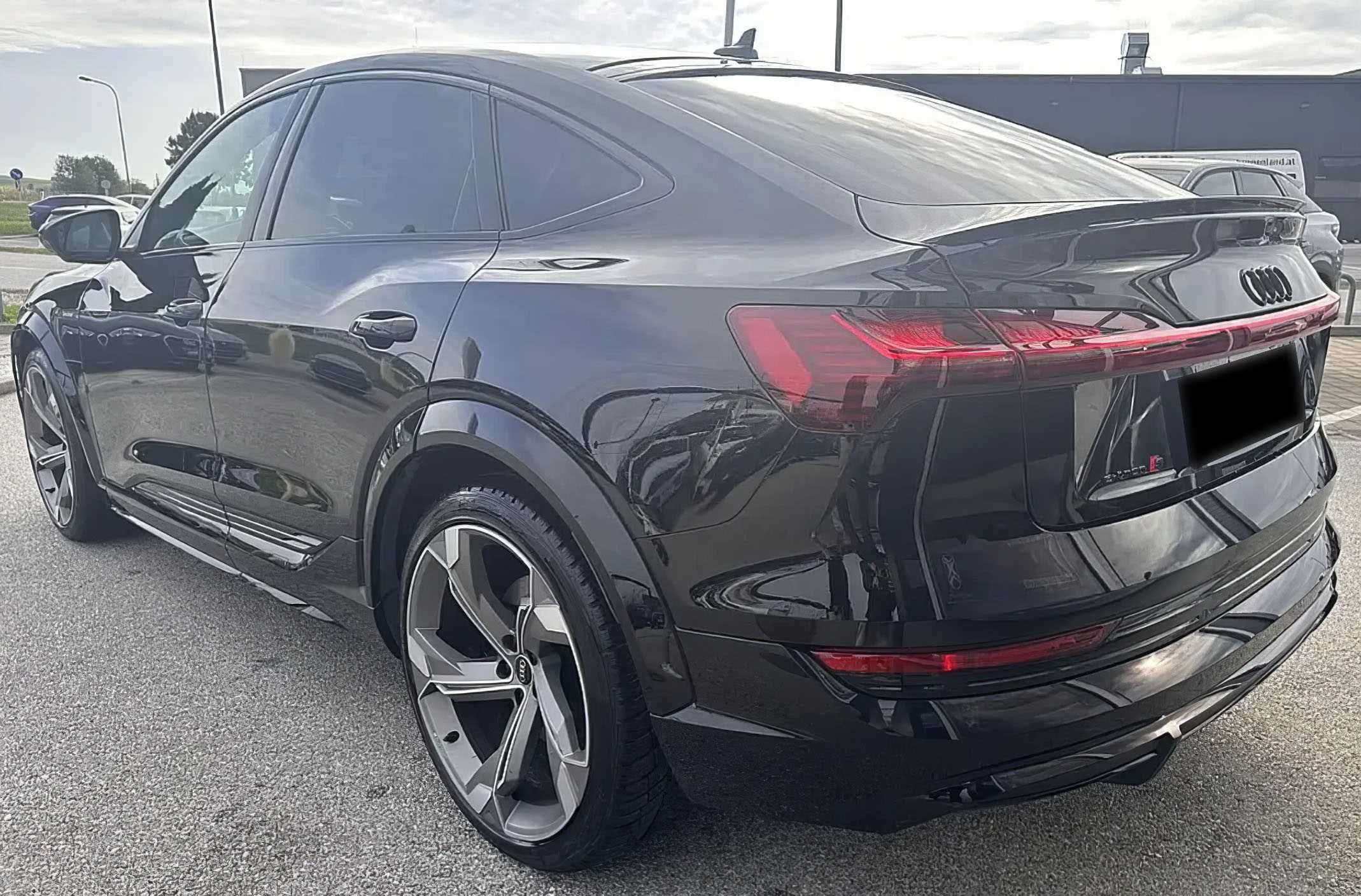 Audi e-tron 2023