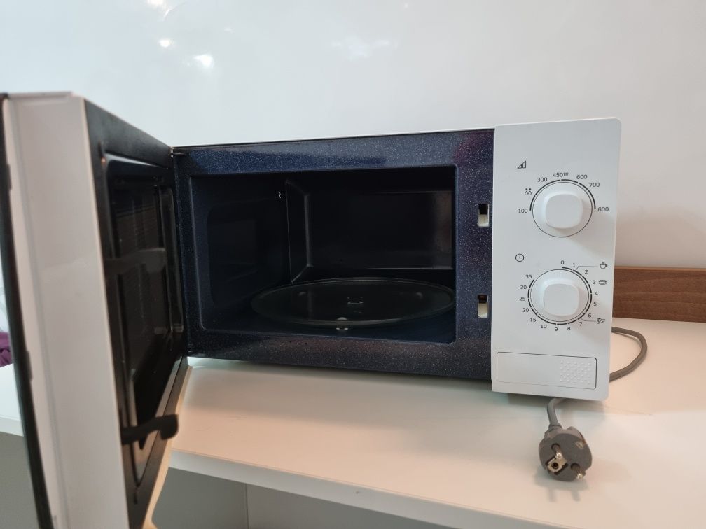 Мікрохвильова піч SAMSUNG ME81KRW