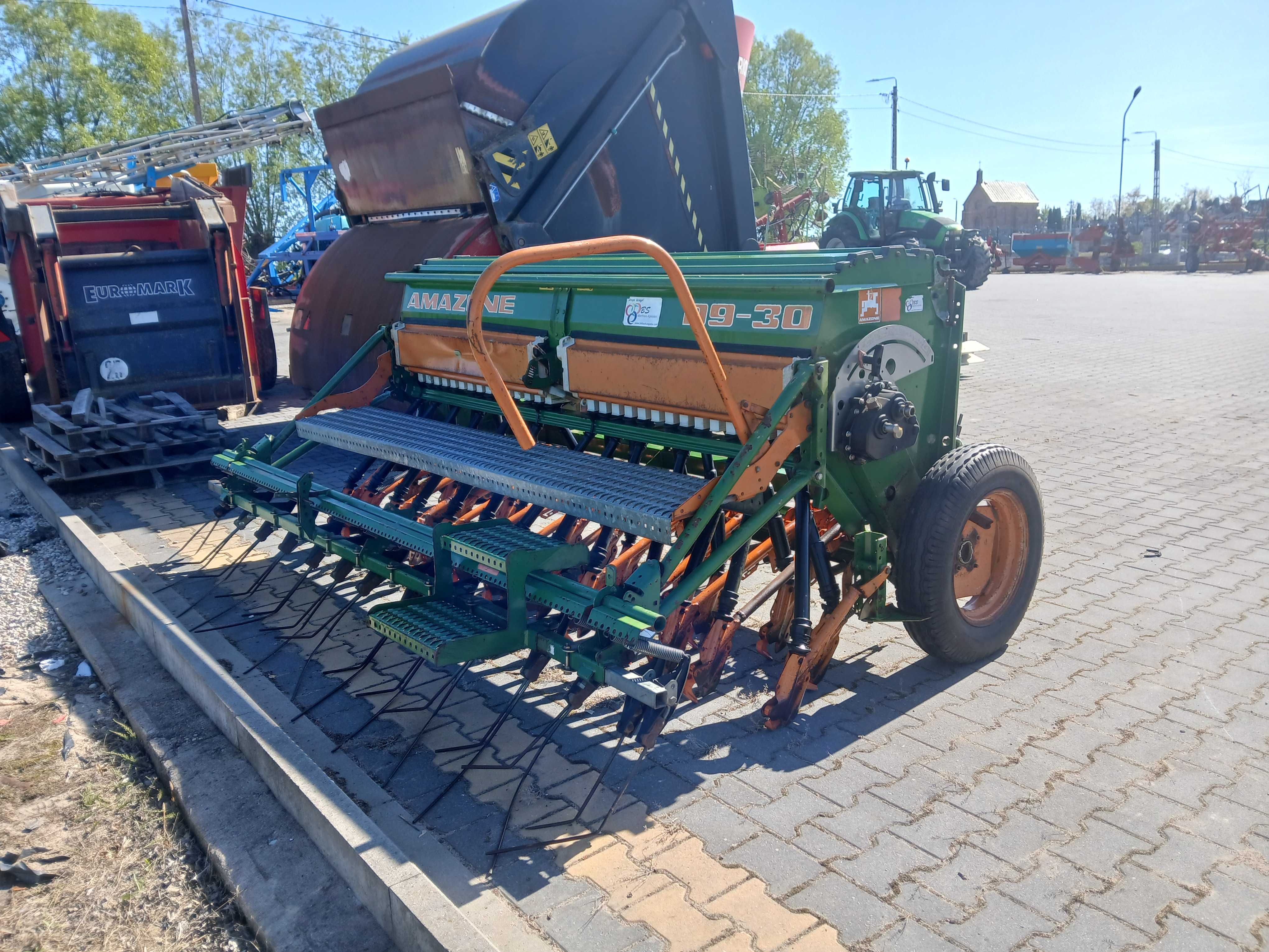 Siewnik zboza trawy Amazone d9 -30 specjal sciezki 25  rurek wysiew ku