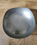 Taças antigas de metal