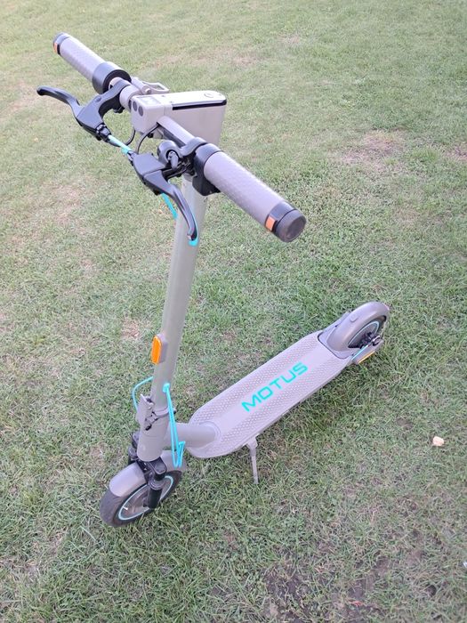 Hulajnoga elektryczna Motus Scooty 10 Plus 2023