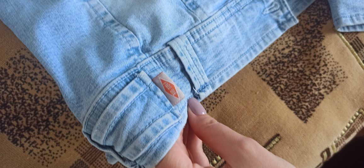 Джинсова куртка в стилі 90х