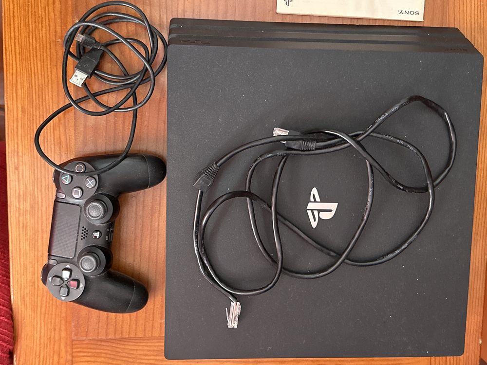 PlayStation 4 - 1 TB - pouquissimo uso