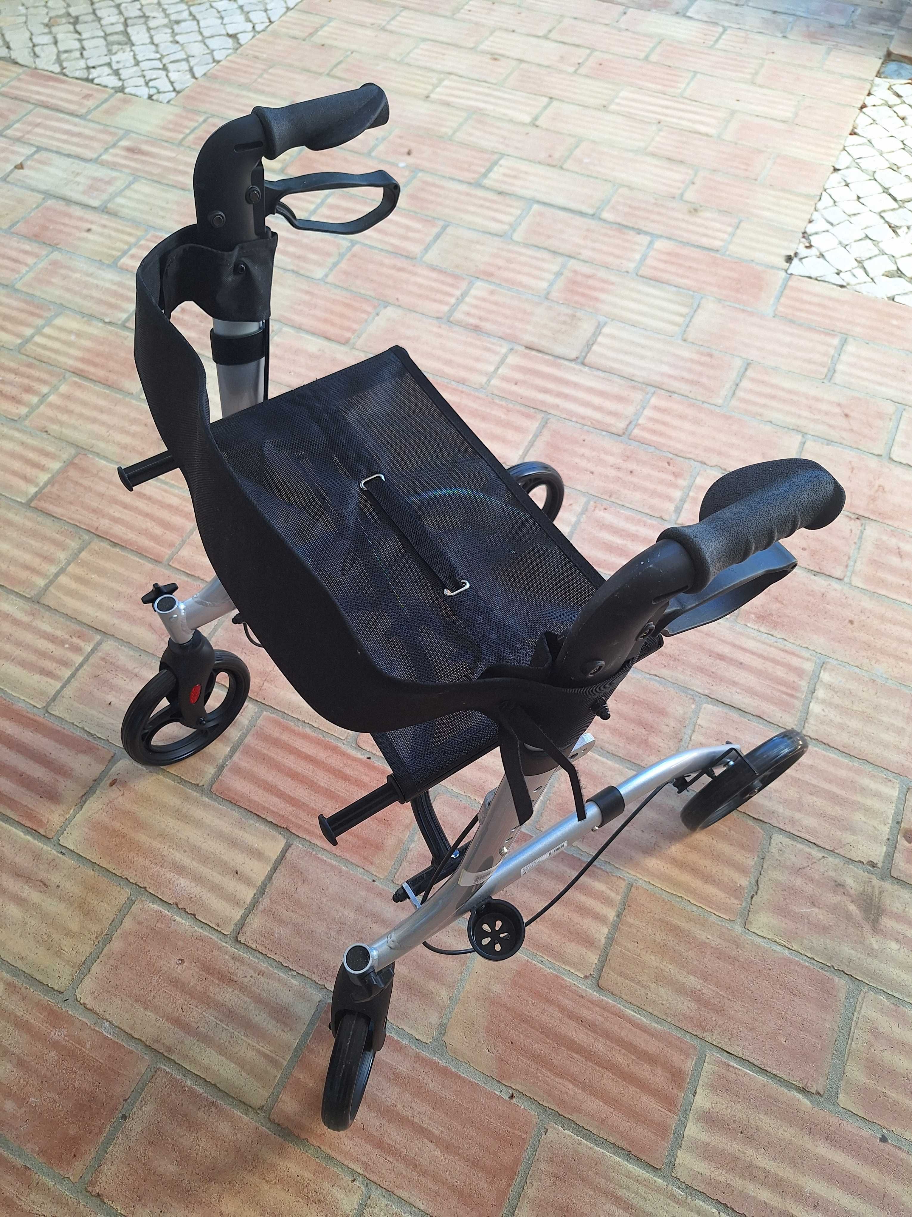 Andarillho com assento dobrável para exterior
