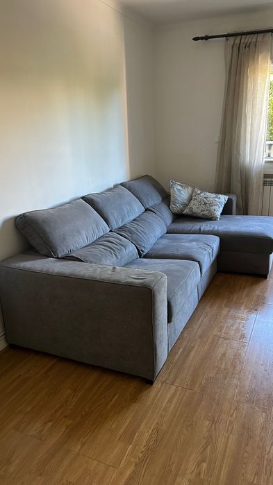 Sofá retratil na cor cinza